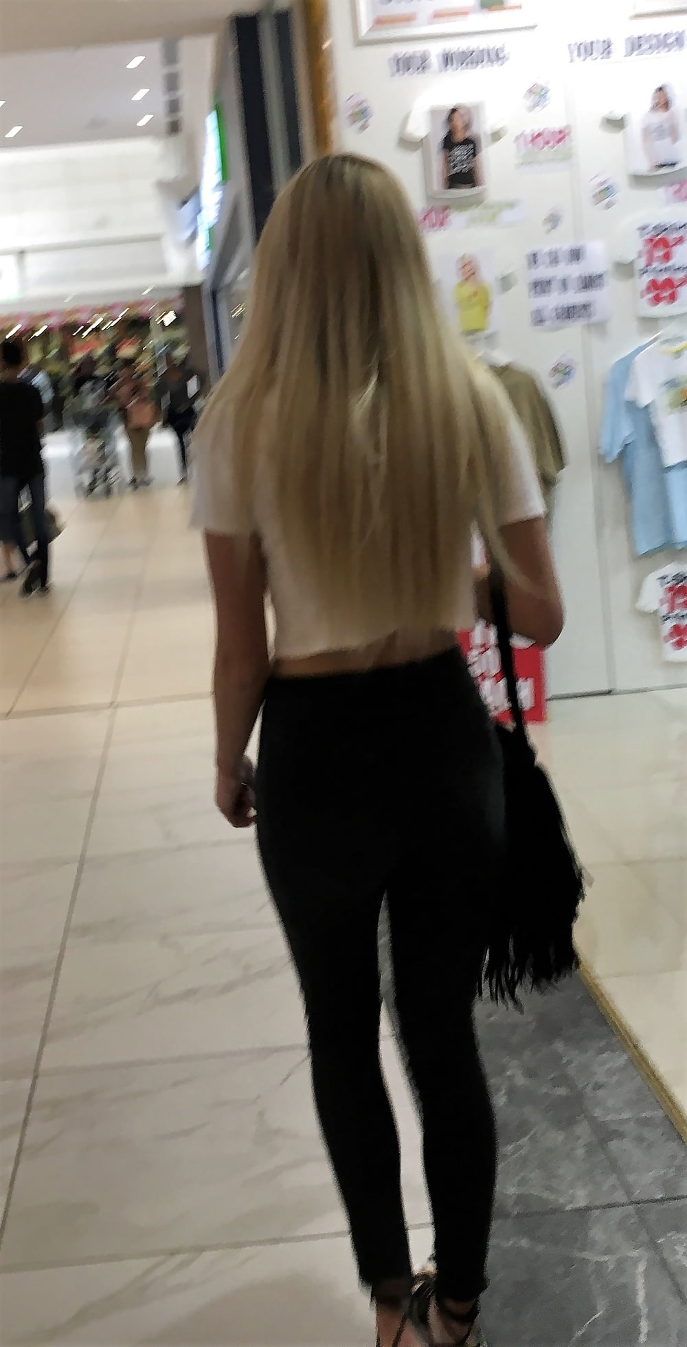 Free Beautiful blonde mall slut wide ass photos