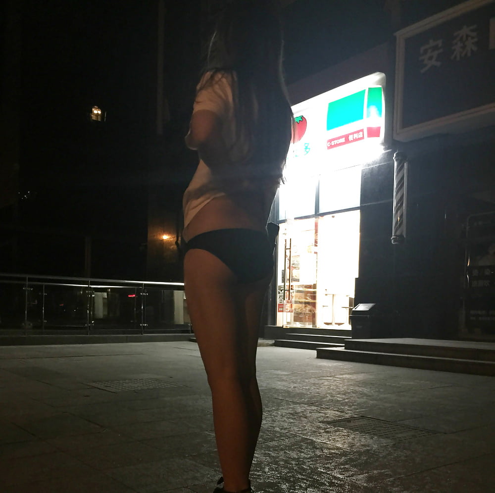 Free Chinese college girl fucked photos