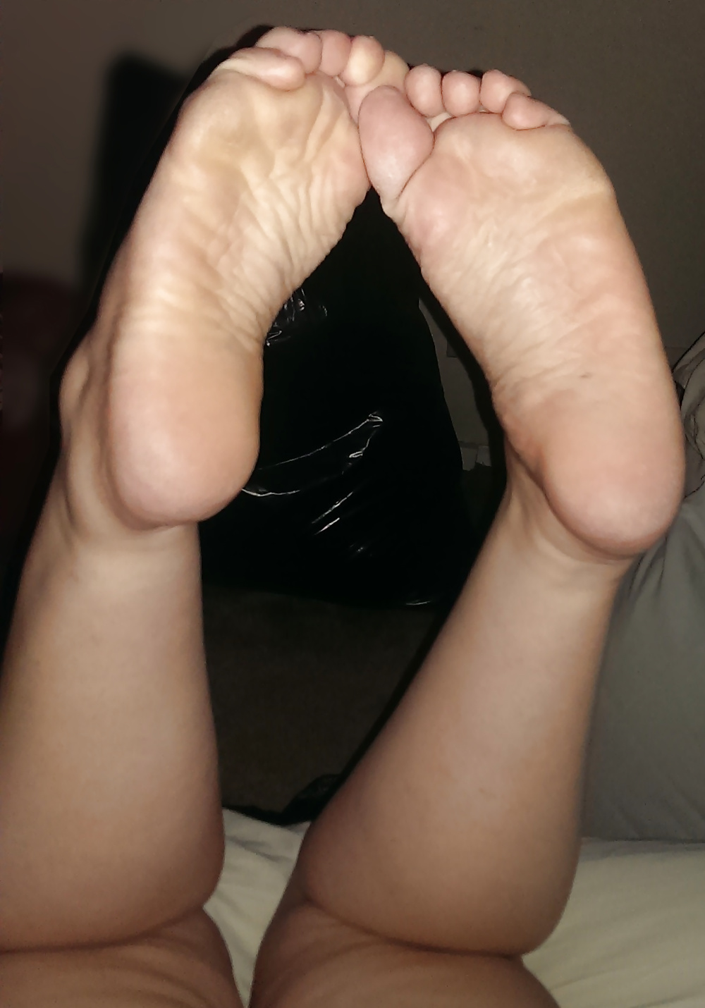 Free My wife's pretty legs and feet photos
