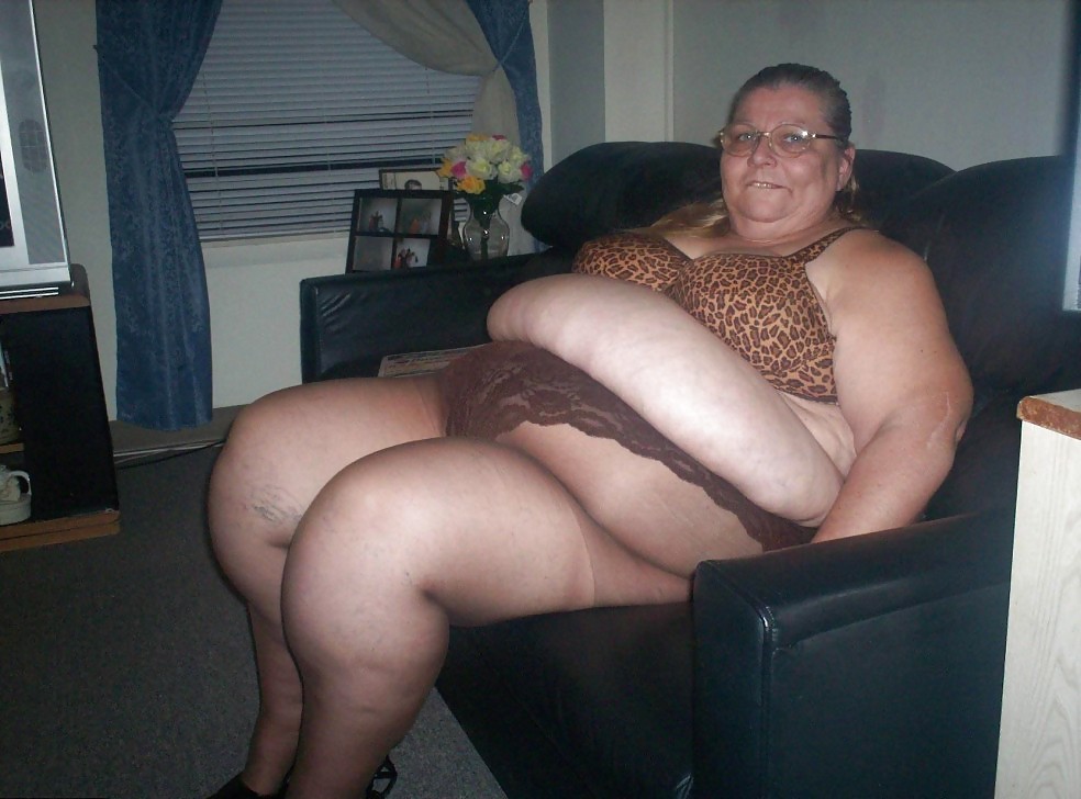 Free FAT SLUT MOMS photos
