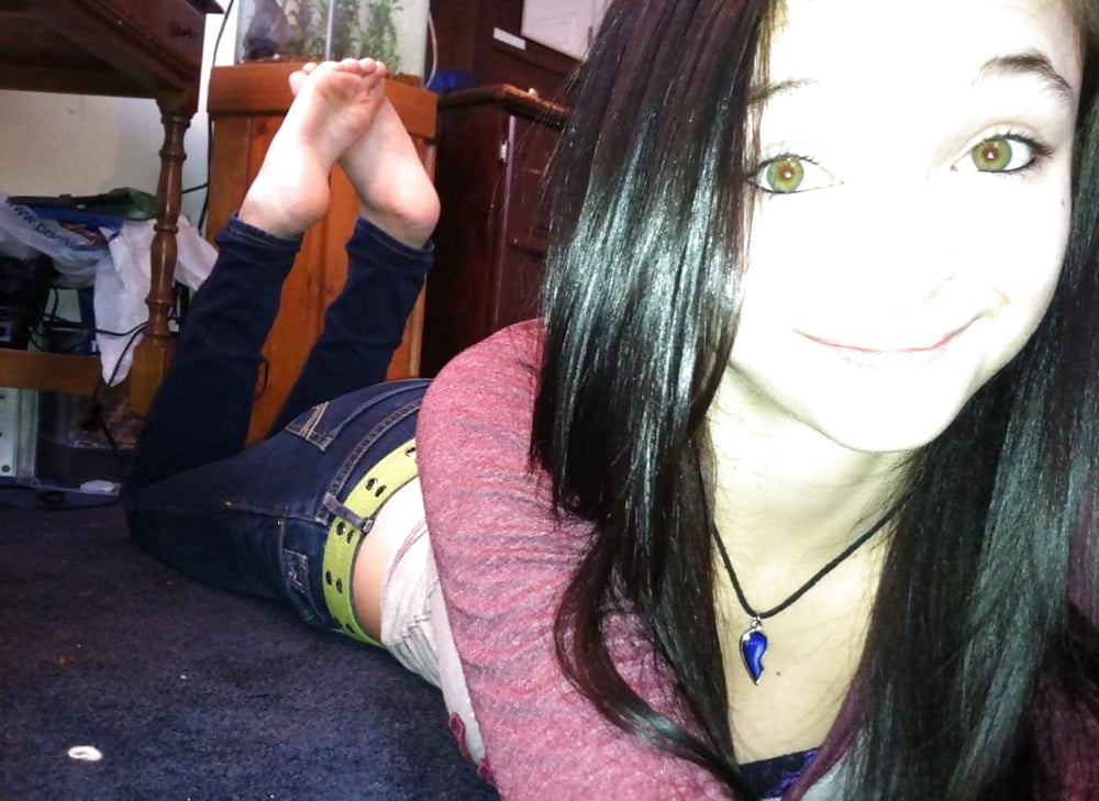 Free selfshot girls feet pose!!! photos