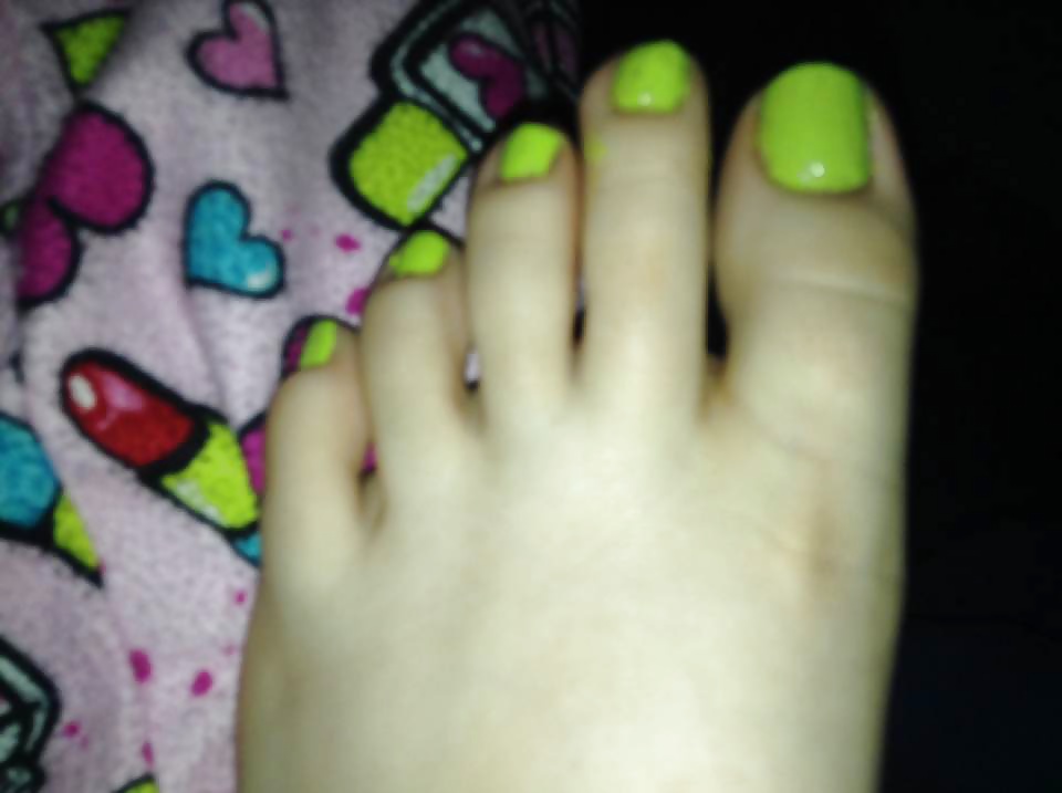 Free Girlfriend Feet photos