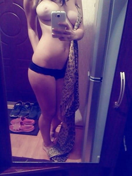 Free Teen bitch selfie shots photos