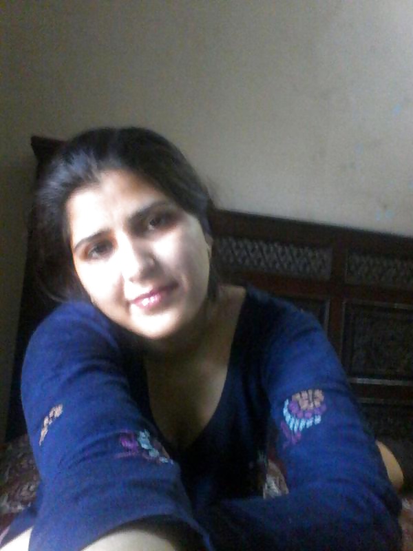 Free Desi Aunty Pakistani photos