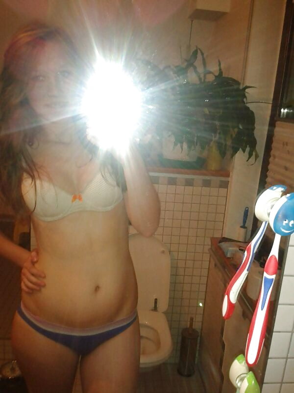 Free 18 Year Old Cam Whore Mileni photos