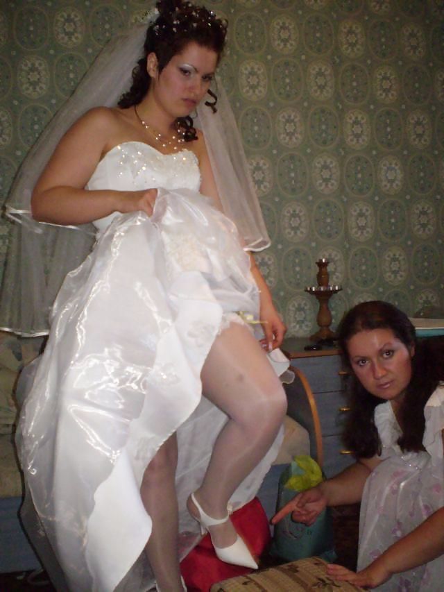 Free Wedding-Bride upskirt photos