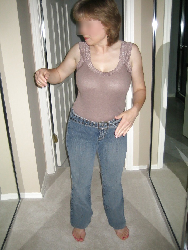 Free MarieRocks 50+ Non Nude Fully Clothed MILF photos