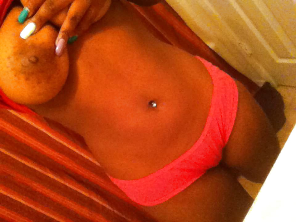 Free Naughty Ebony Teen shows body photos