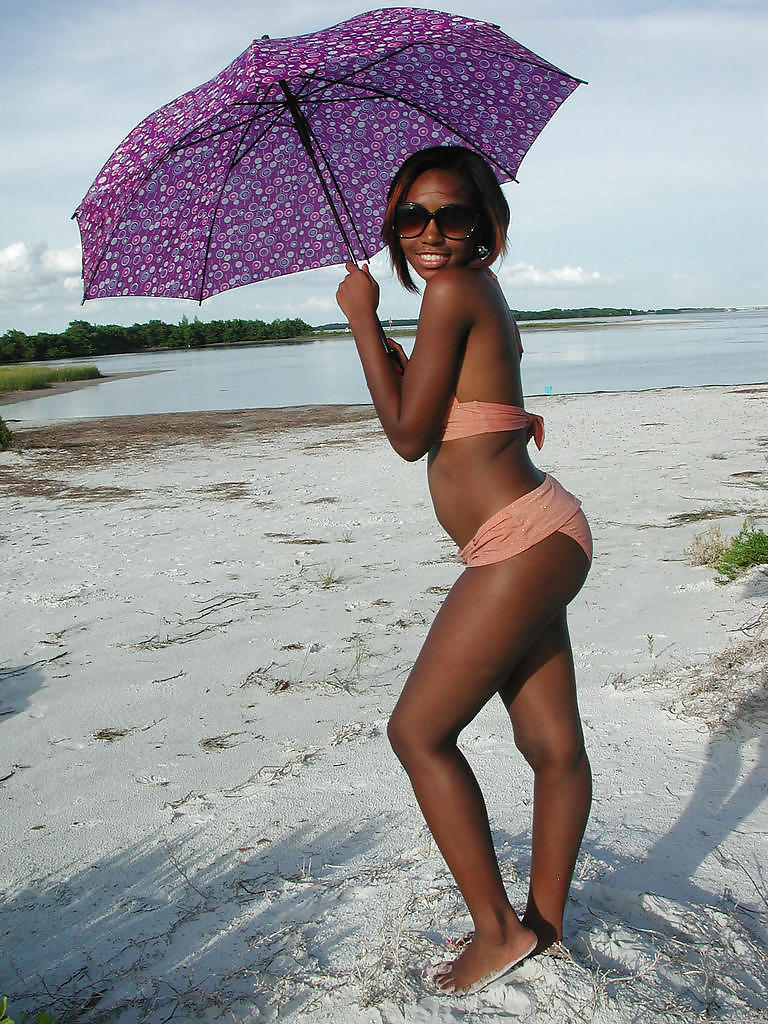 Free CUTE BLACK TEENS ON THE BEACH III photos