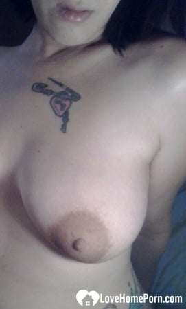 moist vagina gets a nice close up         