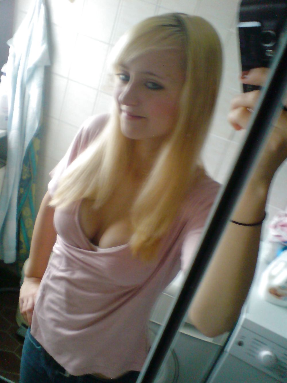 Free the girls and the mirror 16 photos