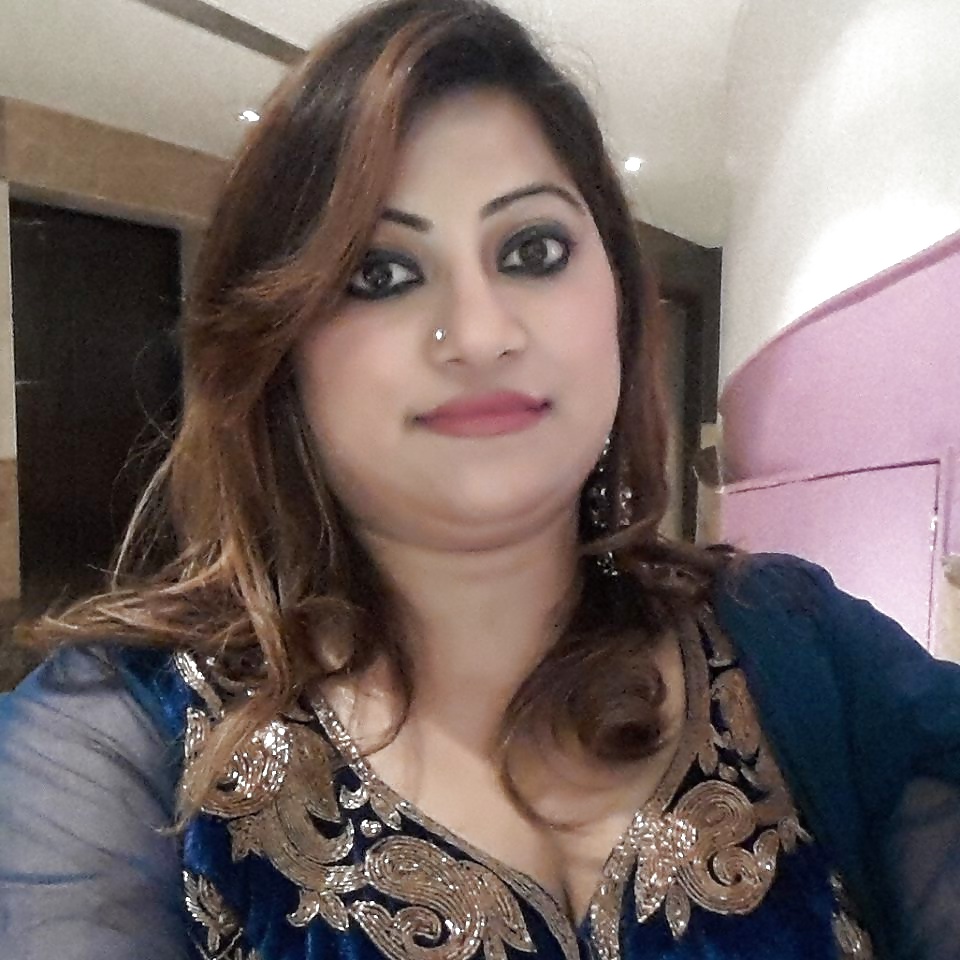 Free Bangladeshi Aunty photos