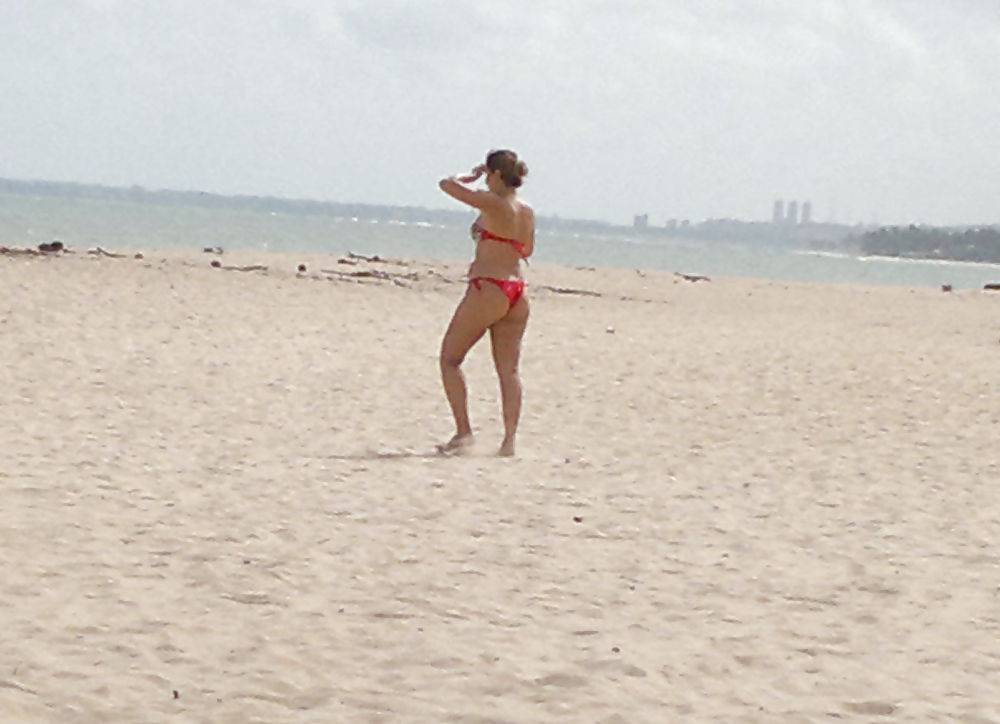 Free walking in the beach photos