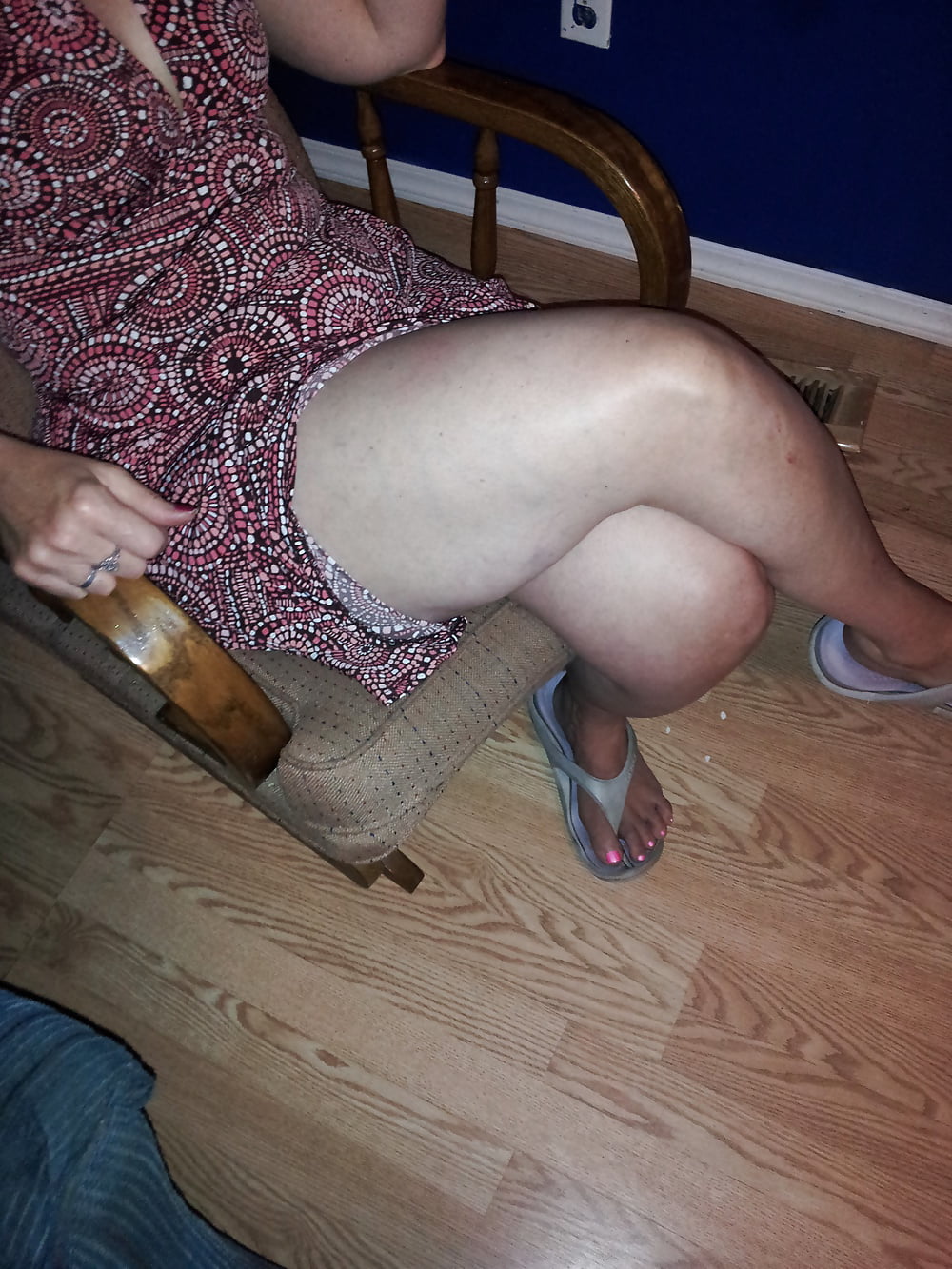 Free Hotwife legs photos