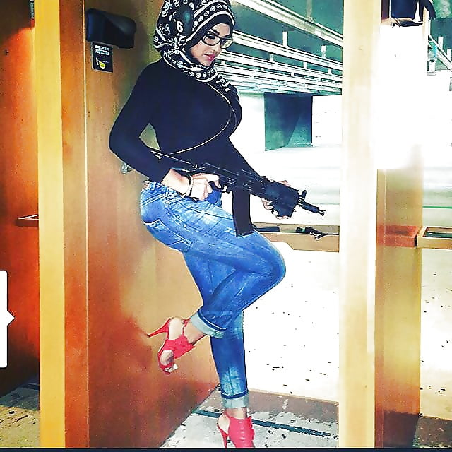 Free Arabic Sexy Bitch Hijab photos