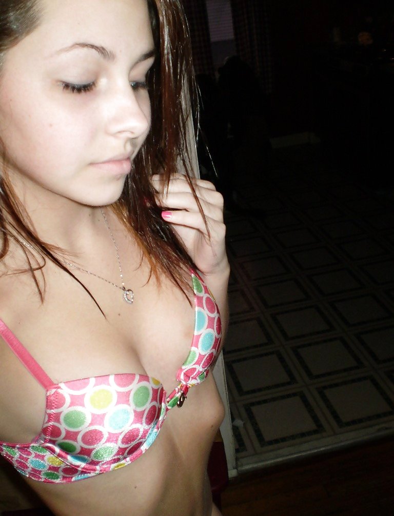 Free sexy teen girl self shots photos