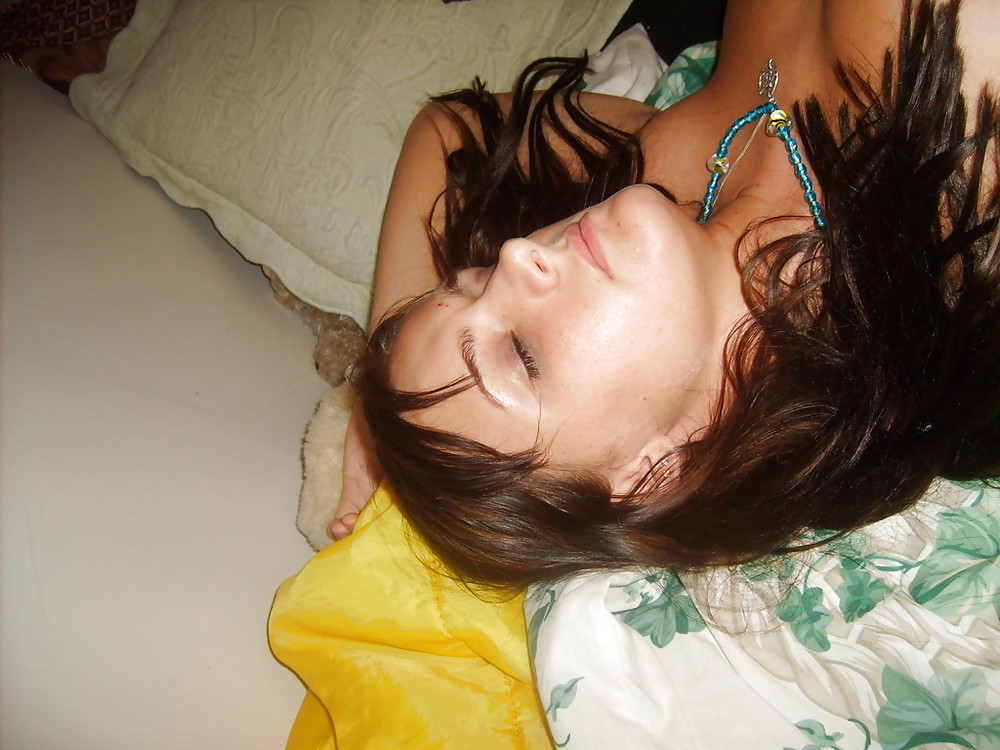 Free Roxie is a Spunky teen. photos