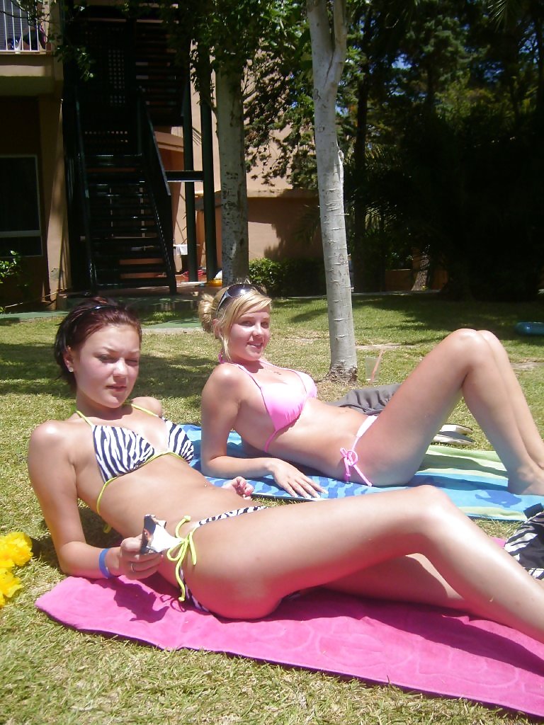 Free Girls Holiday photos