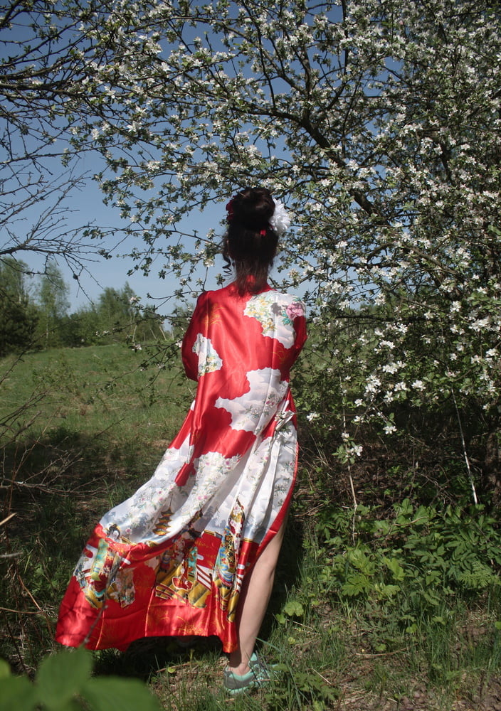 Geisha Style near white flower - 36 Photos 