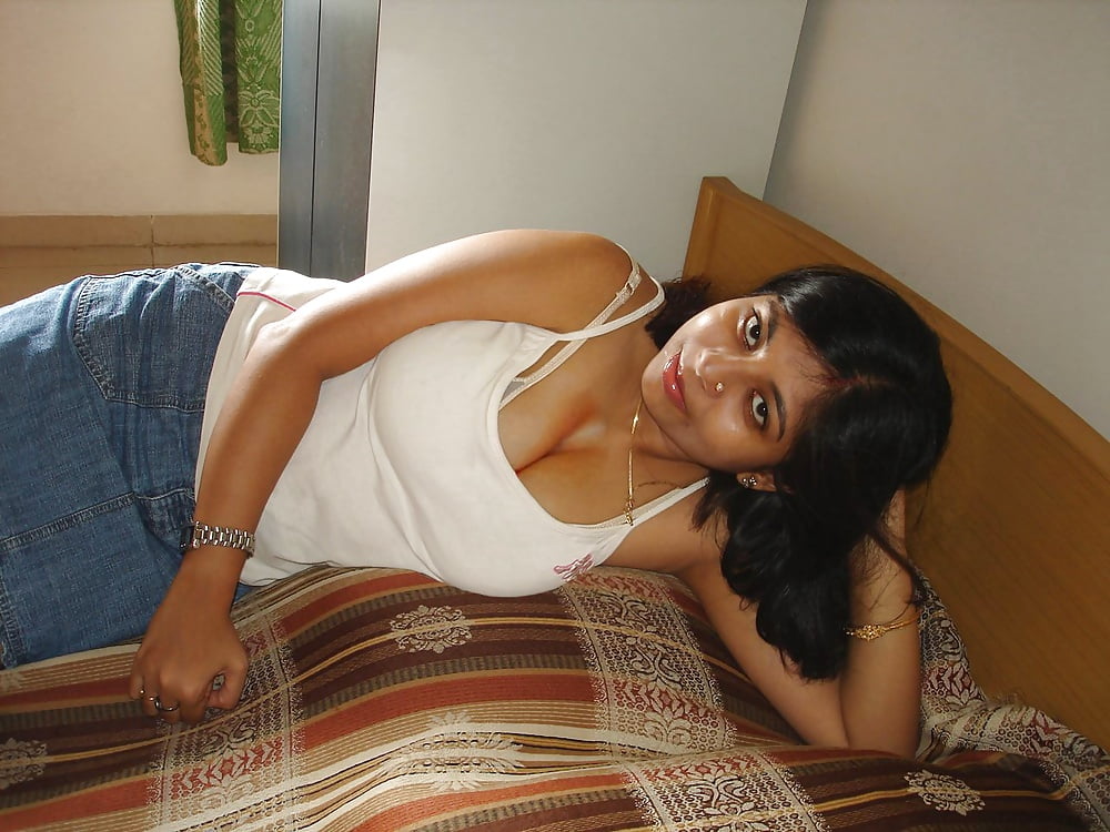 Free Indian MILF photos