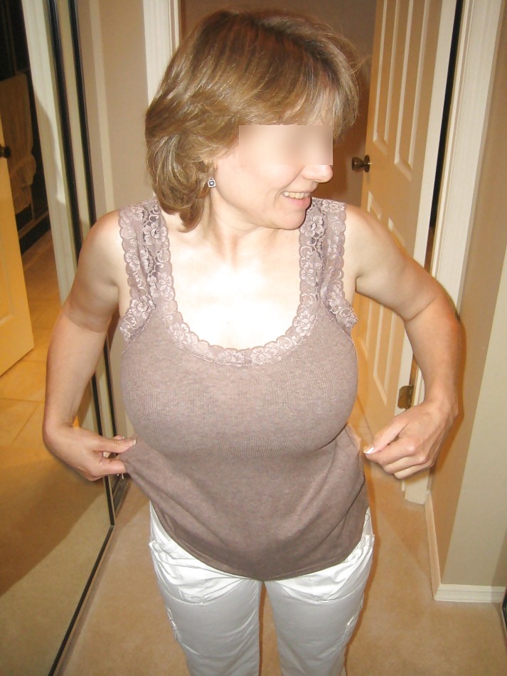 Free MarieRocks 50+ Non Nude Fully Clothed MILF photos