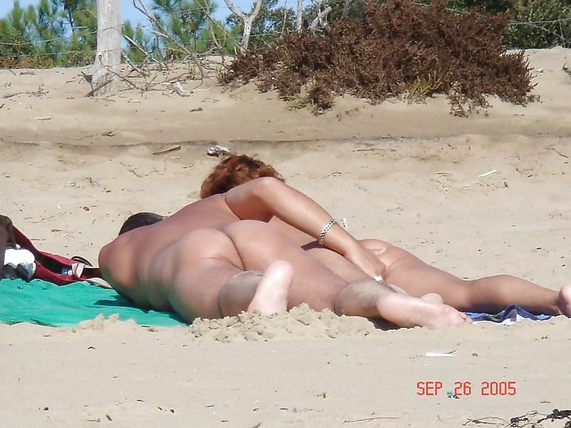 Free Nude on the Beach 1 photos