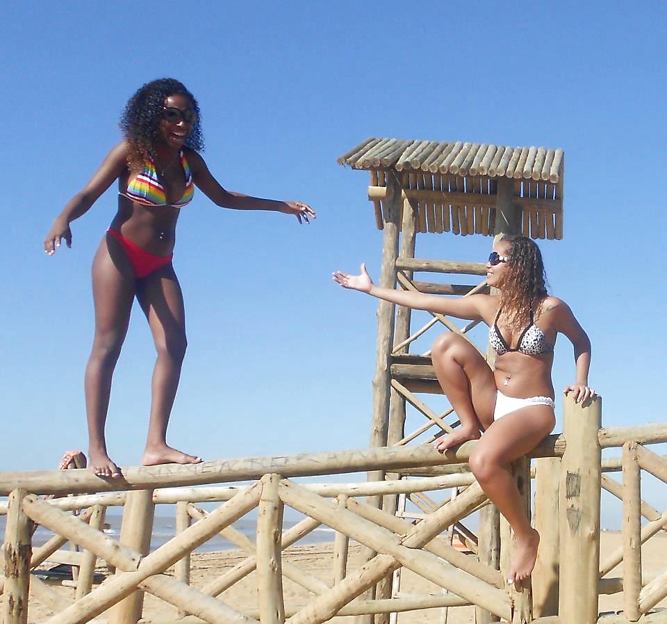 Free Karoliny Carvalho photos