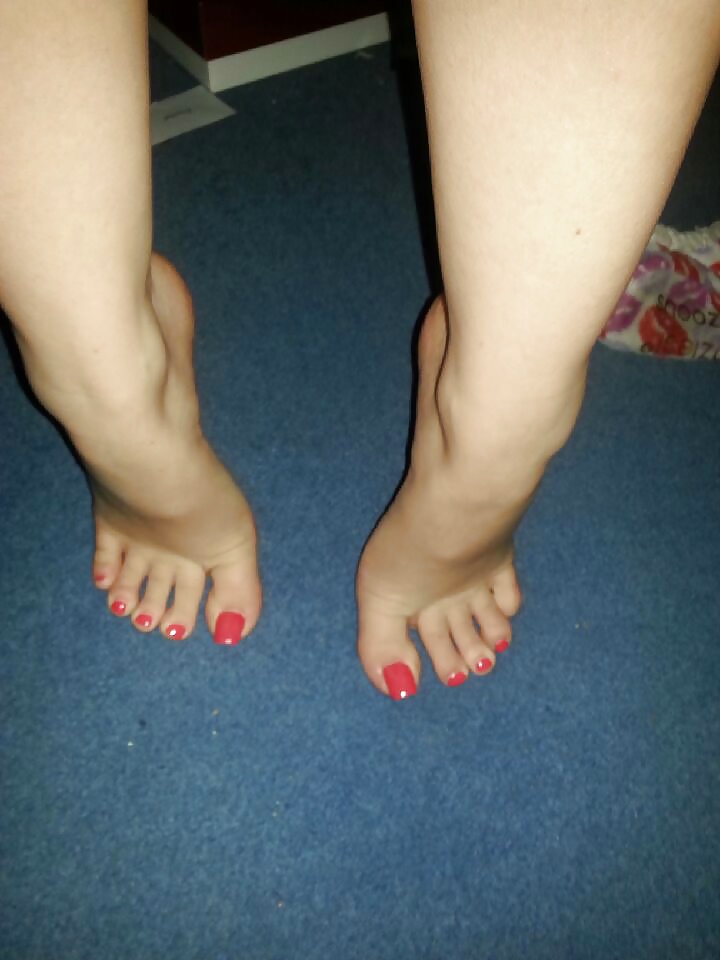Free Red toes sexy feet photos