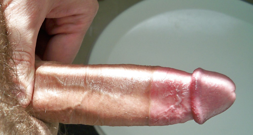 Close up grannys shaved pussy masturbating