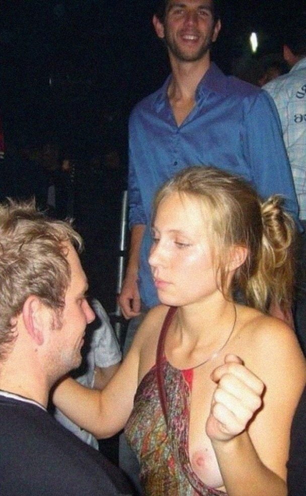 Free SDRUWS2 - PUSSY FLASH IN PUBLIC photos