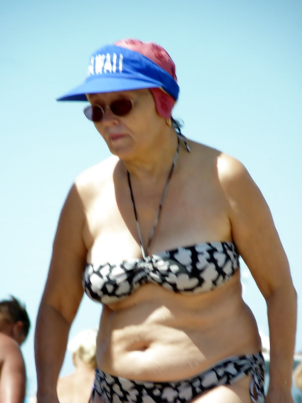 Free Russians Mature Grannies on the beach! Amateur mix! photos
