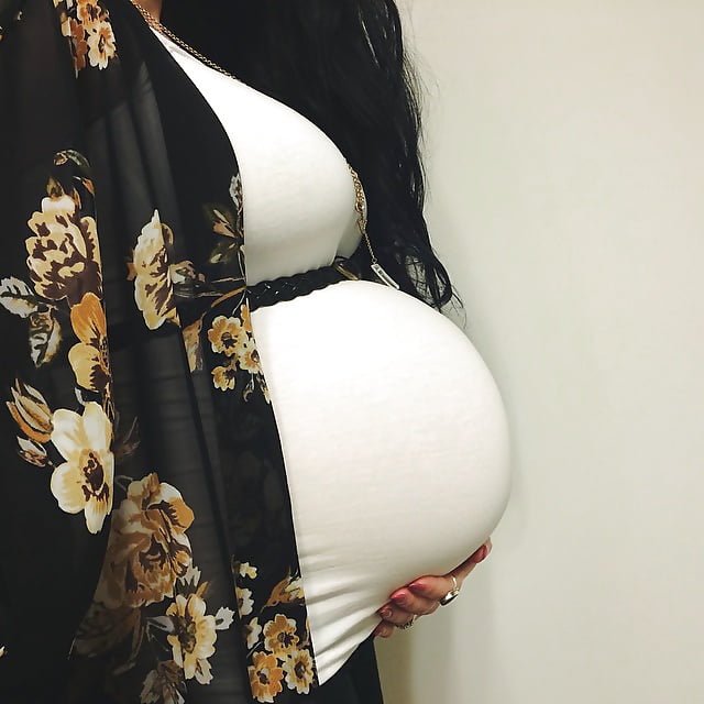 Free gohtic teen Michelle pregnant with twins photos