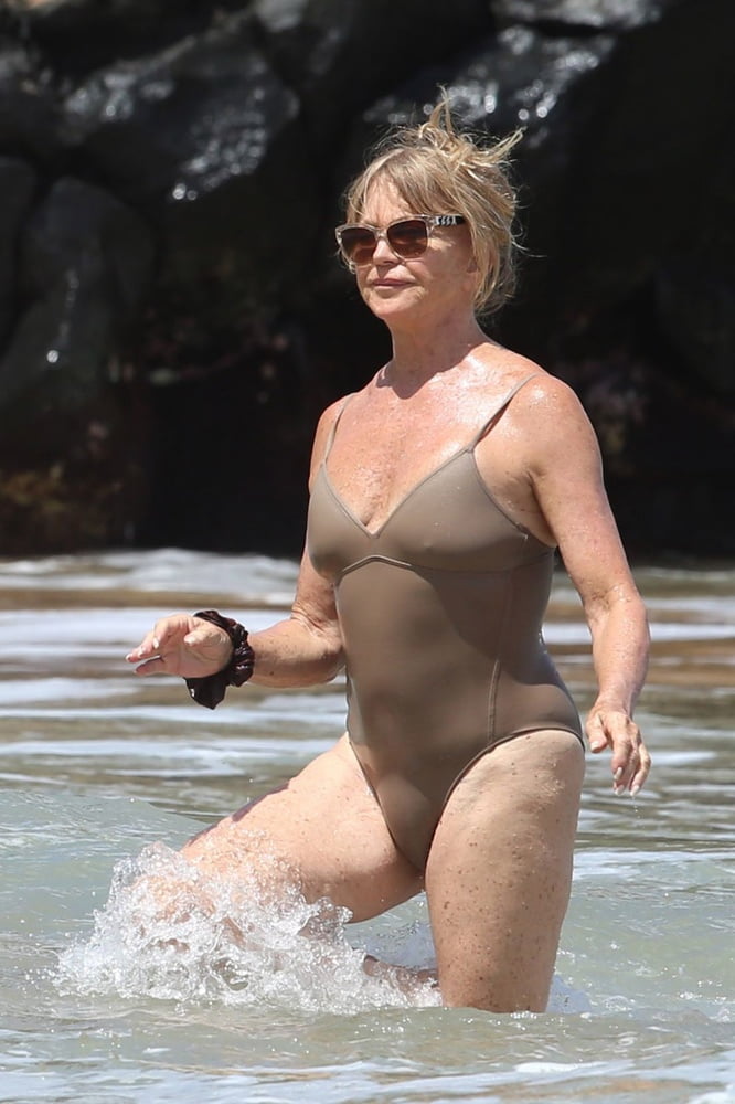 Goldie Hawn Gilf In Swimsuit 48 Pics Xhamster