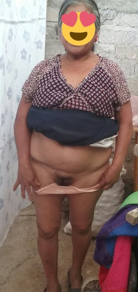 77 yo lady accepted U$20 to show off her body - 4 Photos 