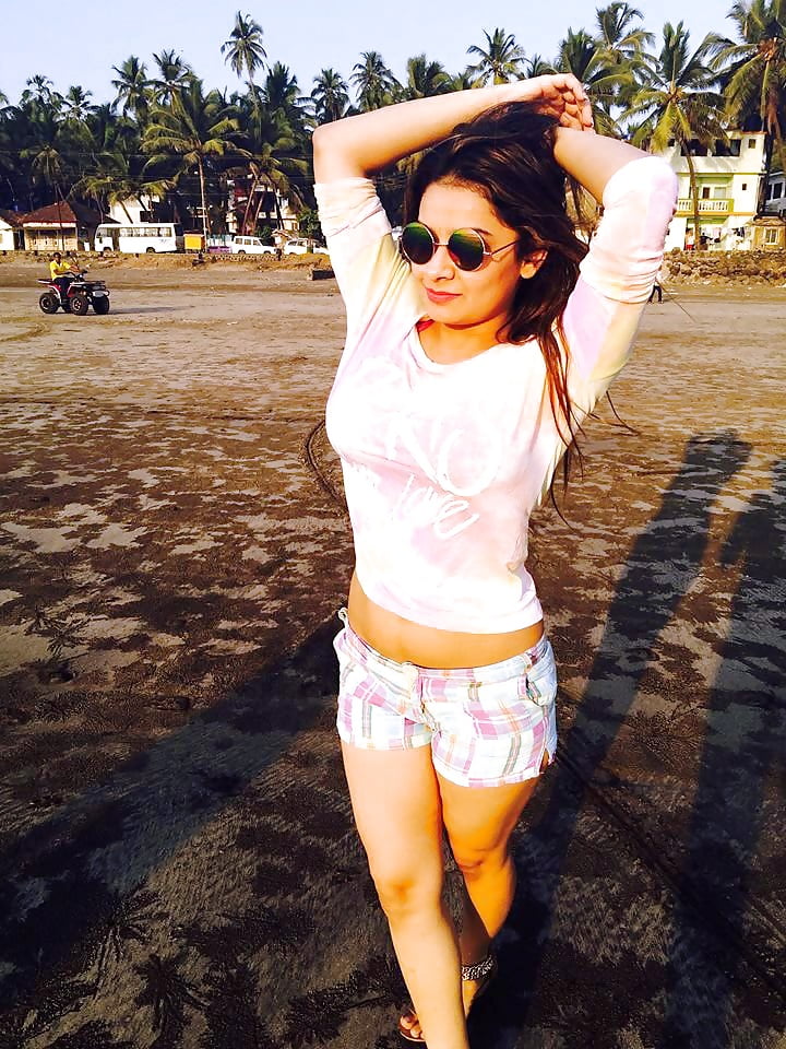 Free DESI INDIAN AUNTY photos