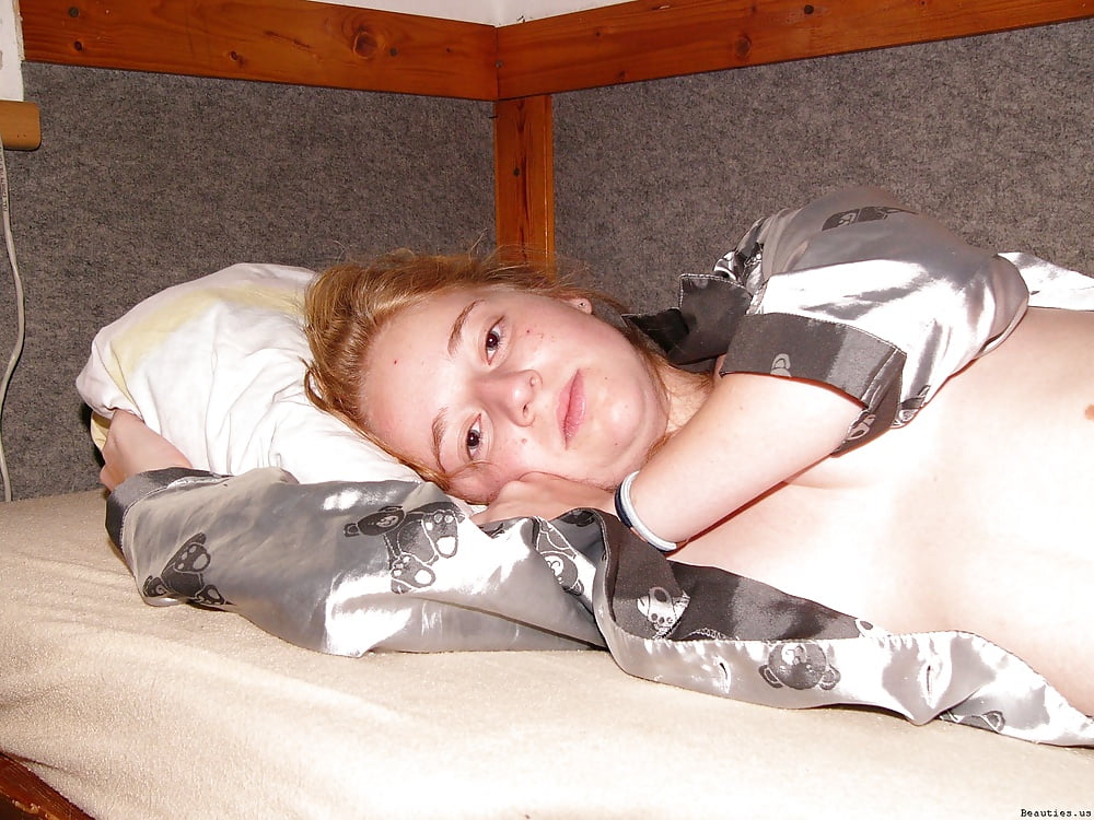 Free Polish Redhead Slut bathing and Posing photos