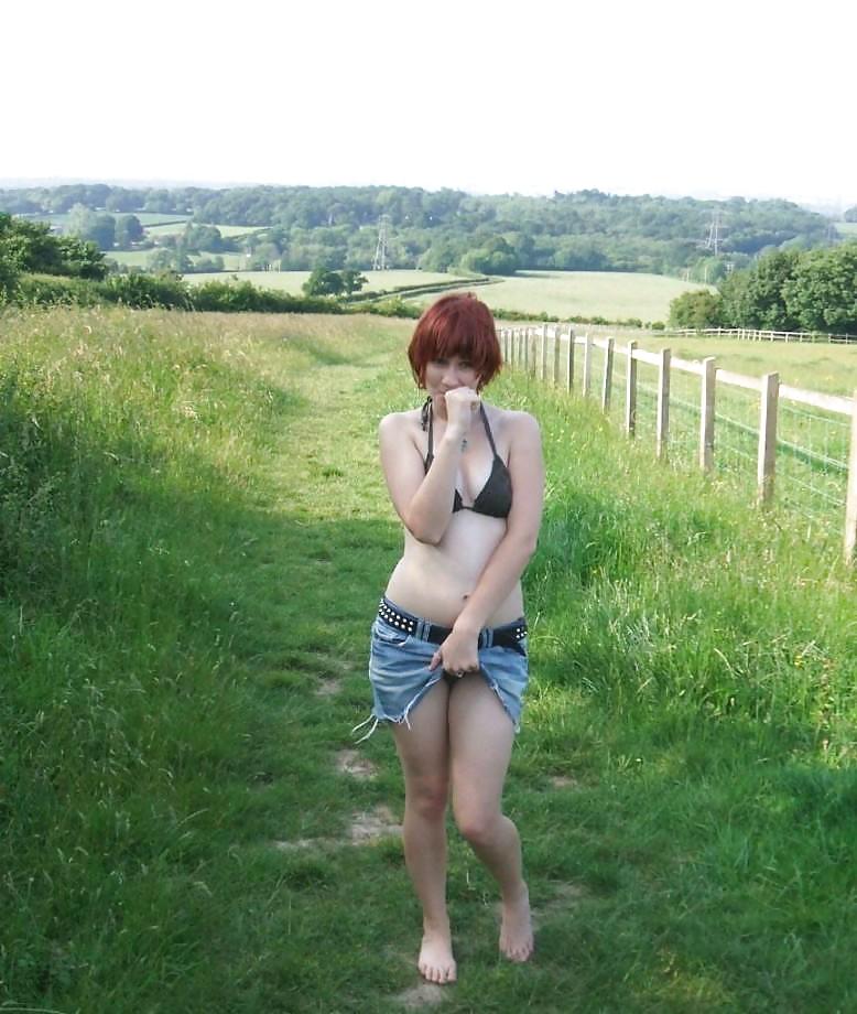 Free Redhead amateur teen show body outdoor photos