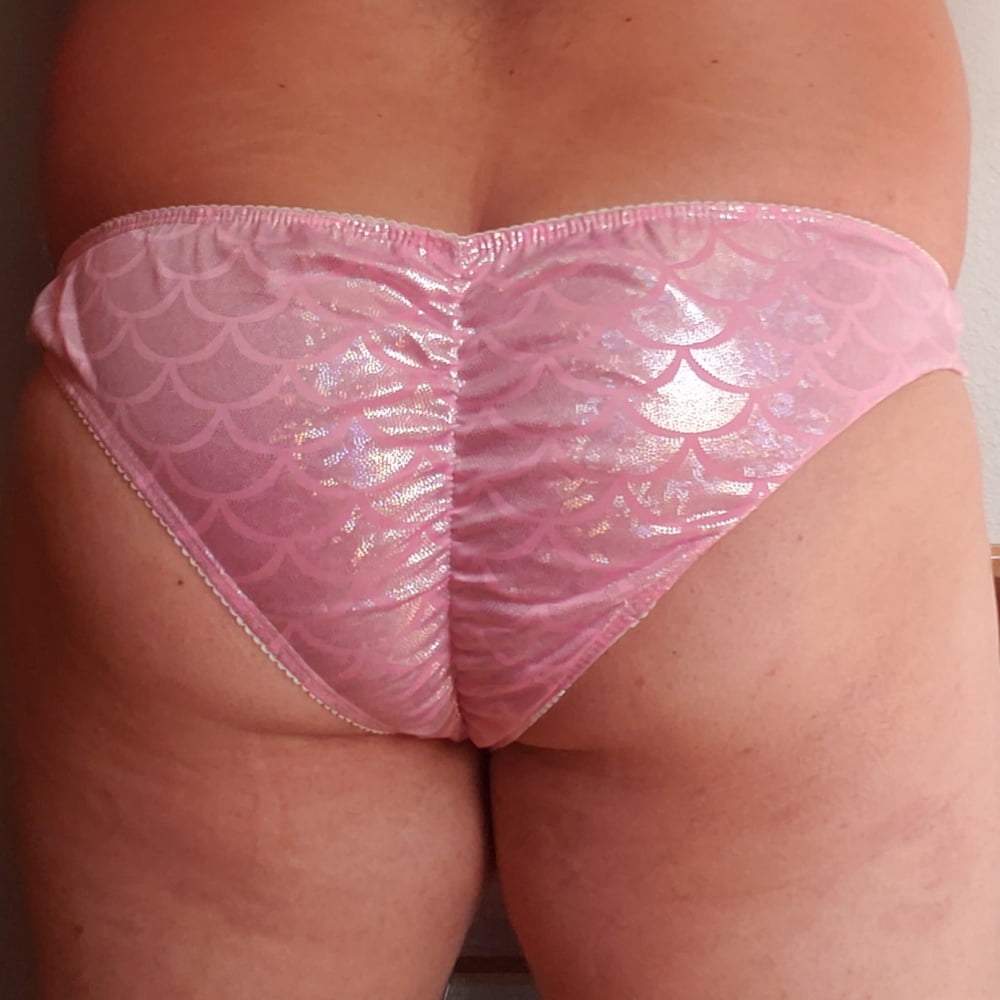 Free Wearing thong photos