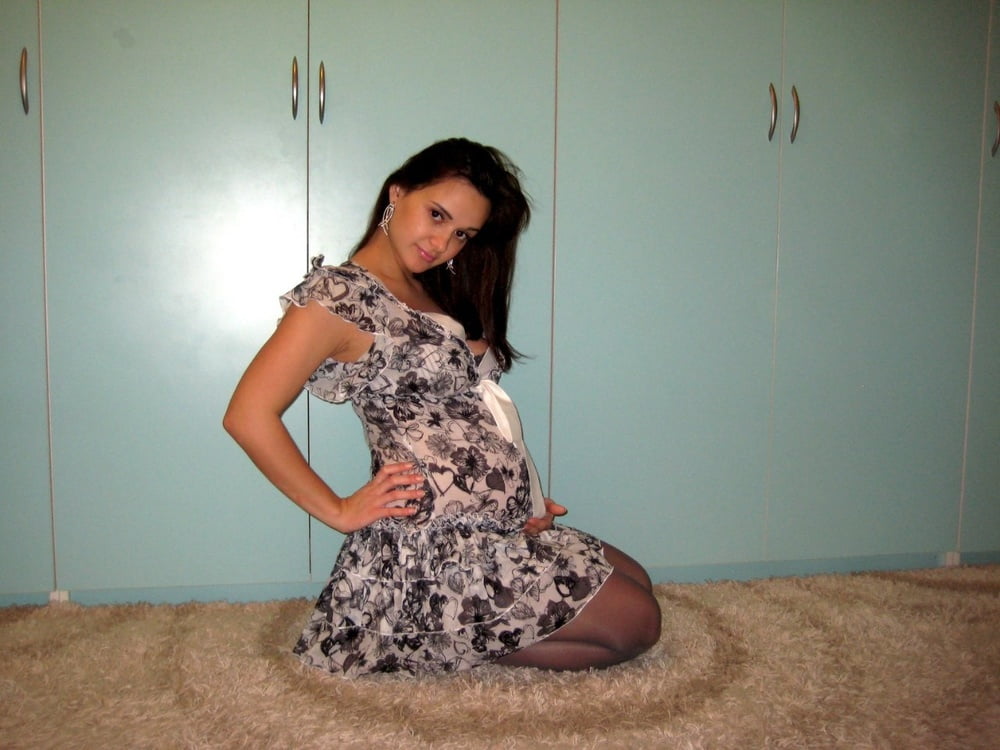 Pregnant Bitches in Pantyhose - 43 Photos 