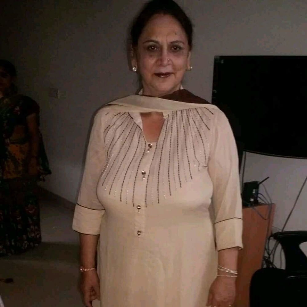 Desi Special Aunty Bhabhi Chachi Mami 286 Bilder 