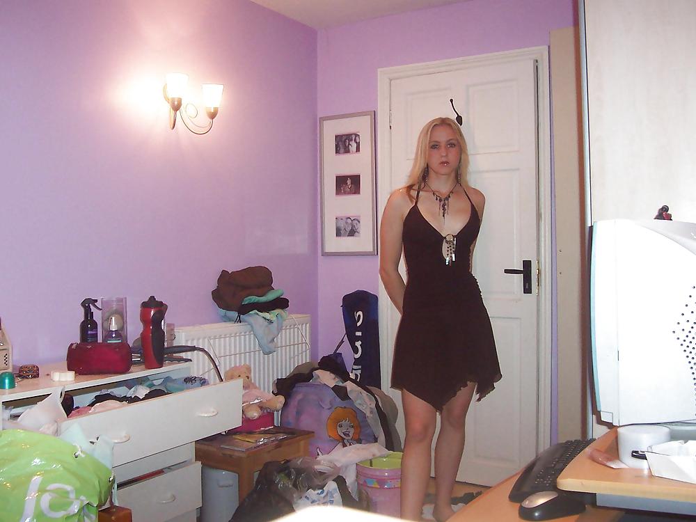 Free Amateur Teen Blonde in Bedroom photos