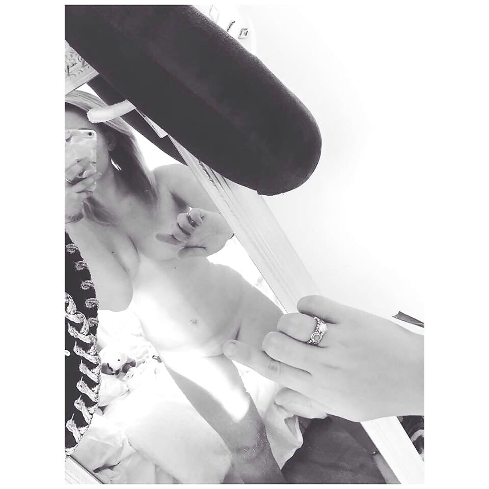 Free One Finger Sluts Selfie Mix photos