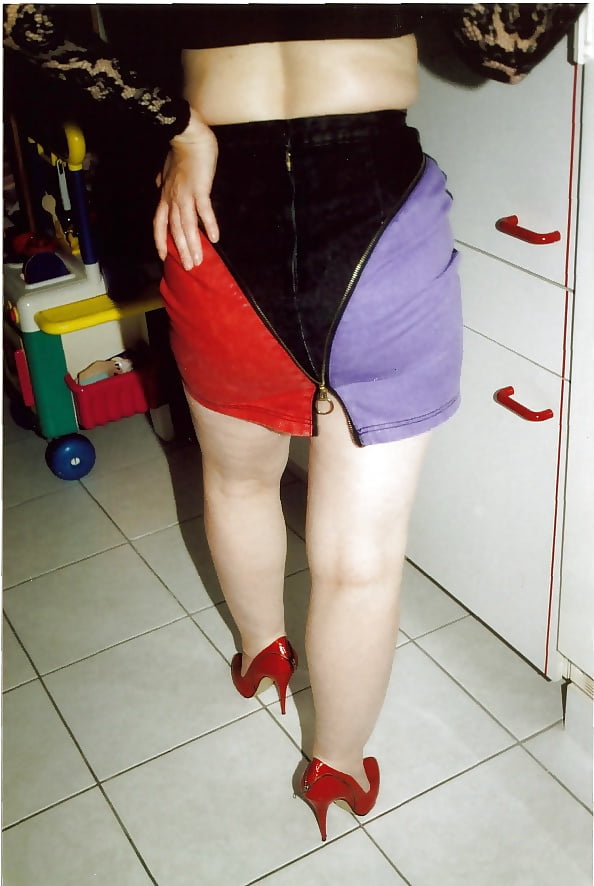 Free KEY - Skirts 0002 Homeslut Shows Herself in Various Minis photos