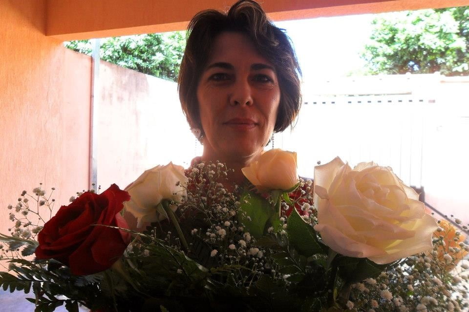 MILF Marcia recebe flores e convite pra bukkake - 12 Photos 