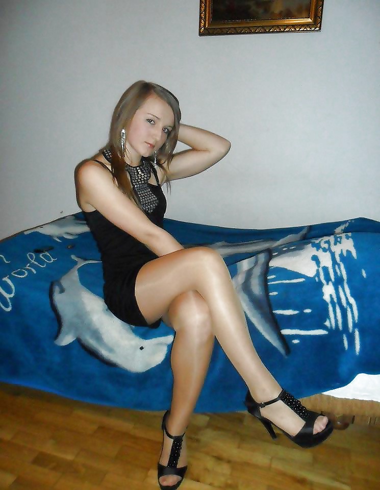 Free pantyhose pose10.1 photos