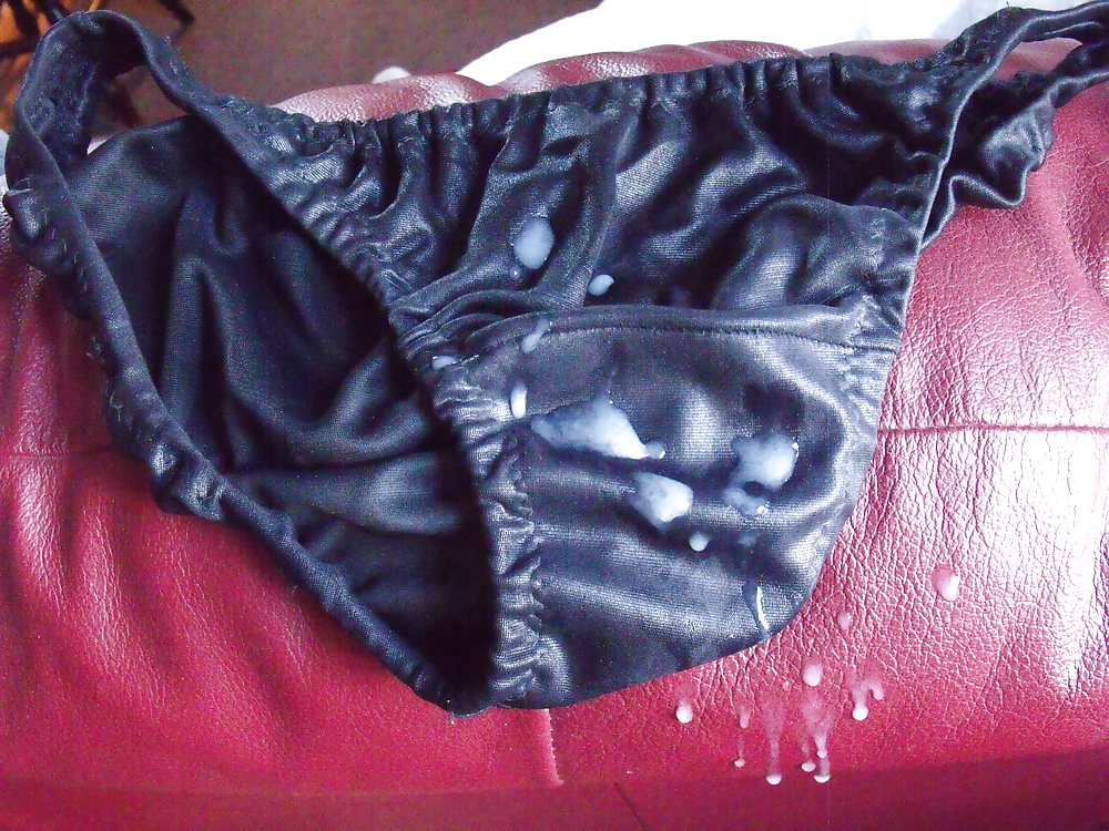 Bekijk My cummy black satin panties - 5 beelden op xHamster.com