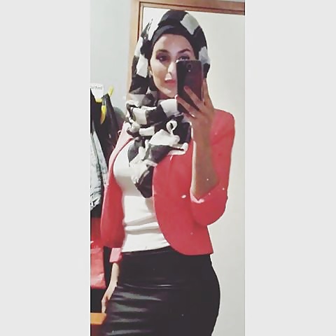 Free Hot horny hijabi girl ready to be fucked hard photos