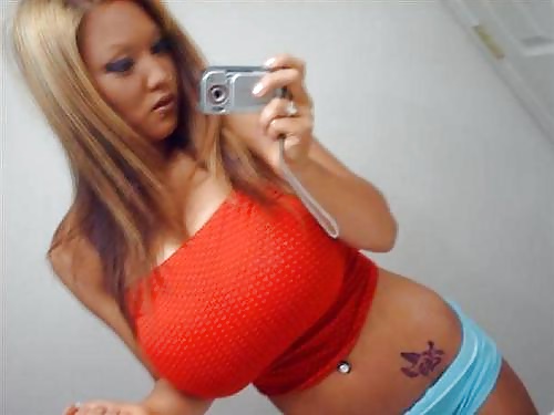 Free Huge Amateur Tits in Tight Tops photos