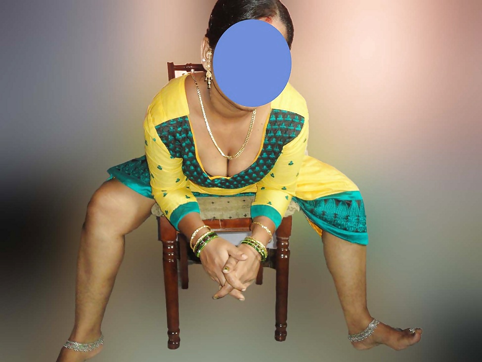 Free THICK INDIAN AUNTY photos