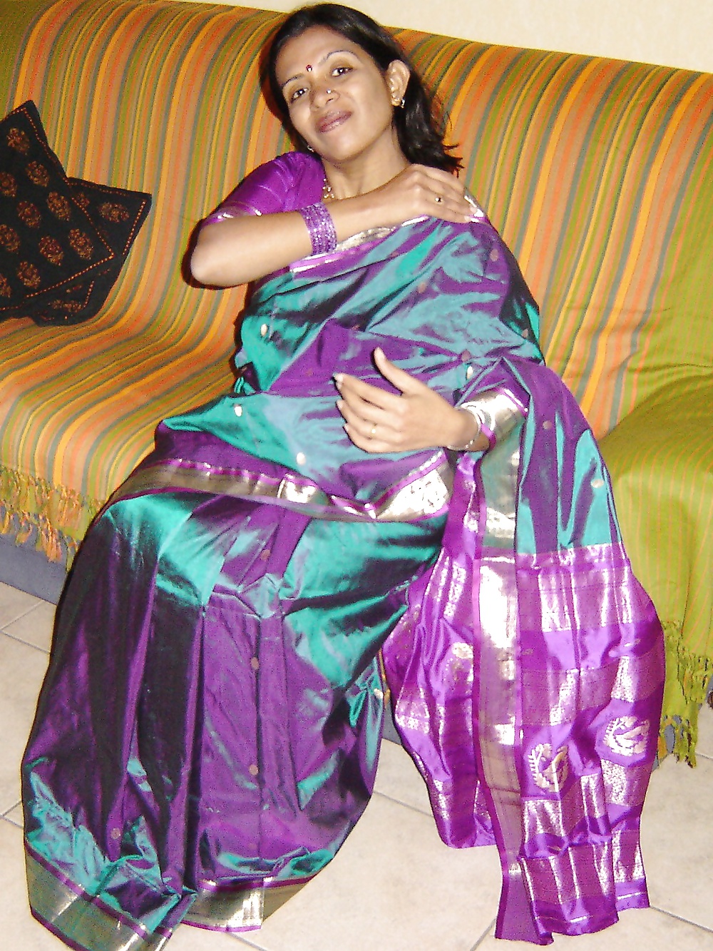 Free Desi Indian Milf Loves Teasing Me With a Silk Saree photos